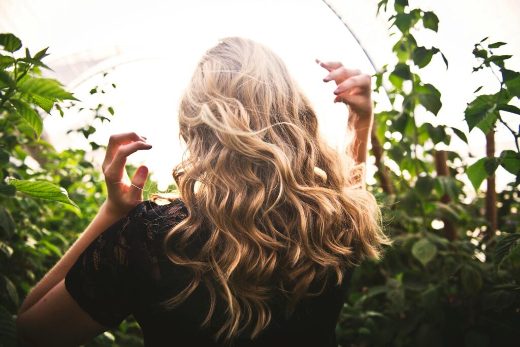 Mastering the Twist and Clip: A Guide to Effortlessly Perfect Curly Hair