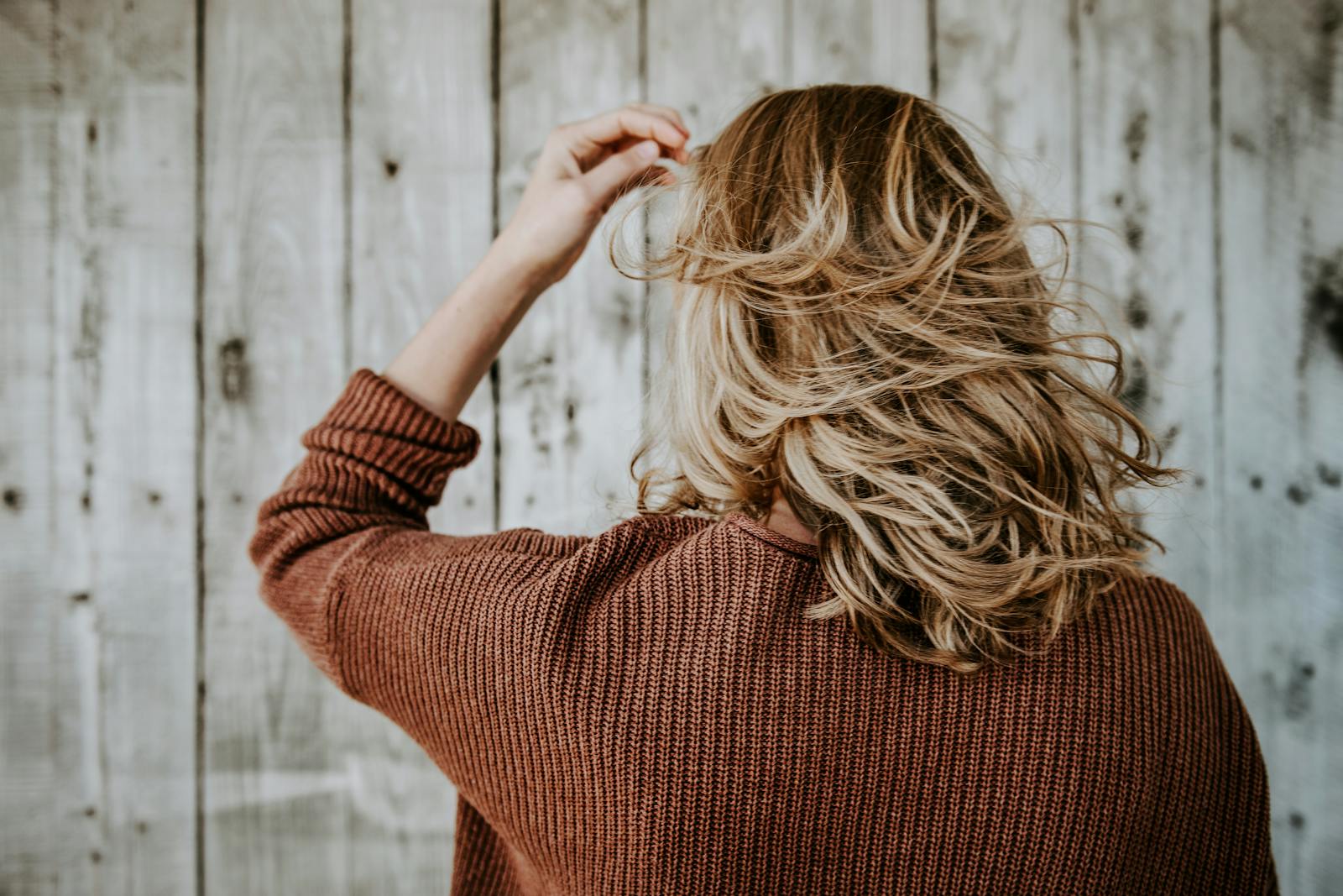 A Heartwarming Tale of Love and Locks: Man Grows Hair for Girlfriend’s Wig