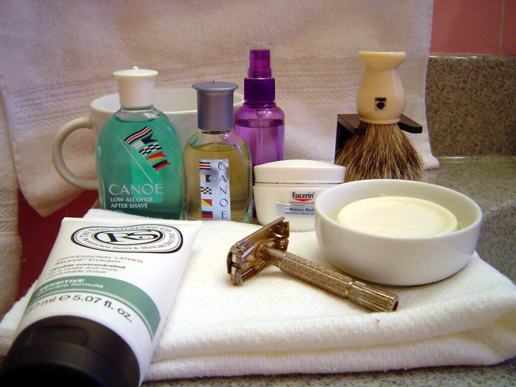 File:Shaving set (2898043903).jpg