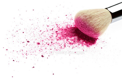 49899476-makeup-brush-and-pink-blush-powder