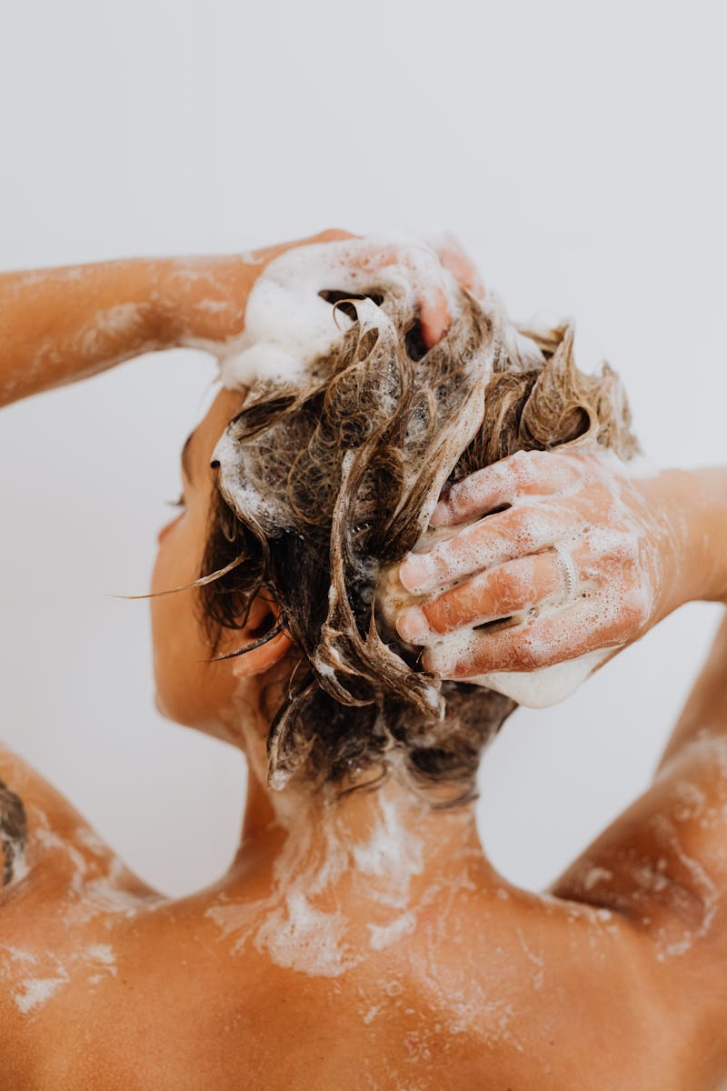 16 Shampoos for Thinning Hair: Expert Recommendations for Fuller Locks