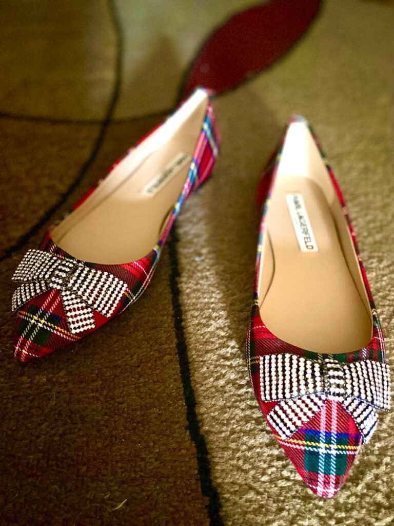 Stylish plaid flat shoes with bow accent, perfect for casual and formal outfits.