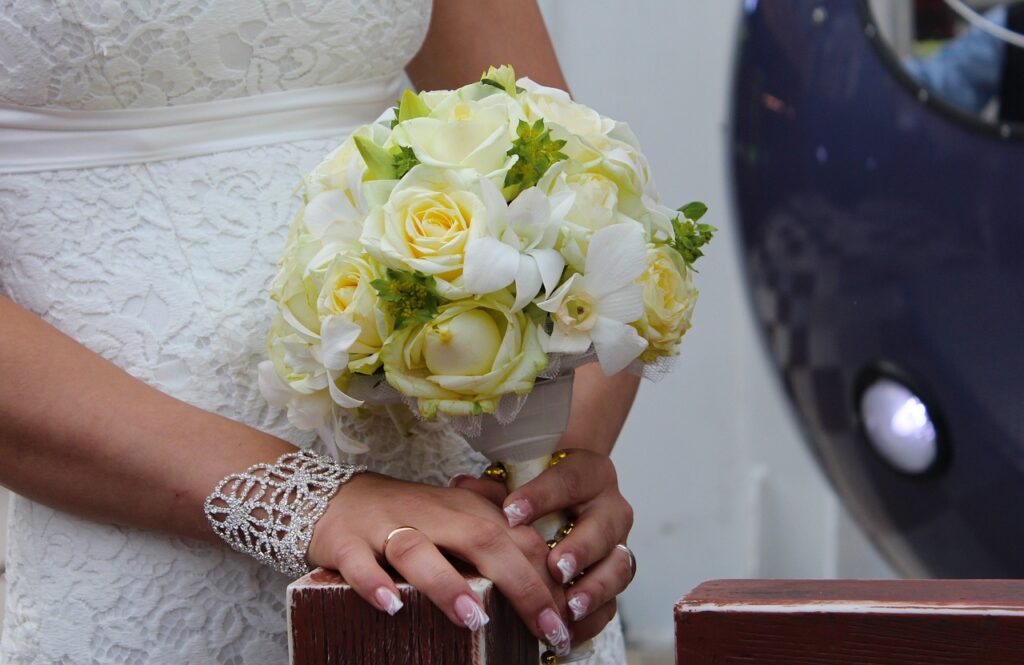 wedding, bouquet, roses, dress, a bracelet, manicure, ring, bouquet of roses, holiday, young woman, hands, manicure, manicure, manicure, manicure, manicure