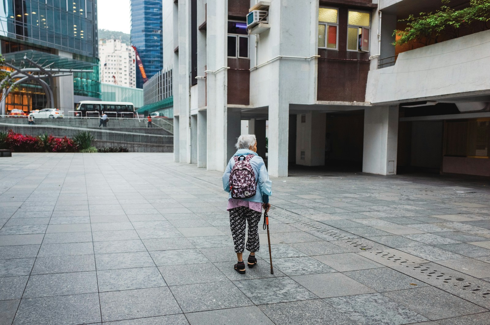 The Timeless Charm of the Walking Stick: A Style Statement Across Eras