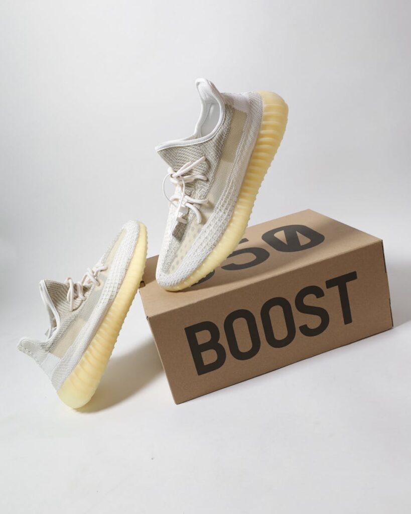 Elegant Yeezy sneakers displayed on a Boost box, combining style and comfort.