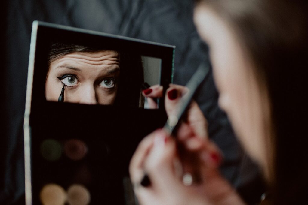 10 Tips to Avoid Your Makeup Settles Into Fine Lines and Wrinkles