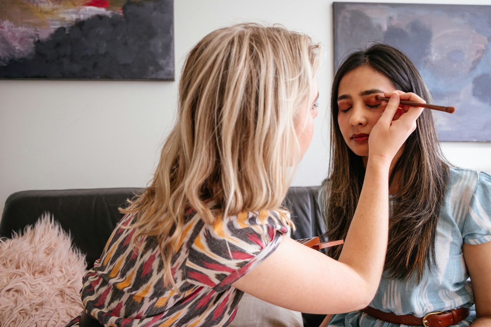 6 Lifechanging Makeup Hacks for a Sculpted Face After 40: Contouring, Highlighting, and Lip-Lining