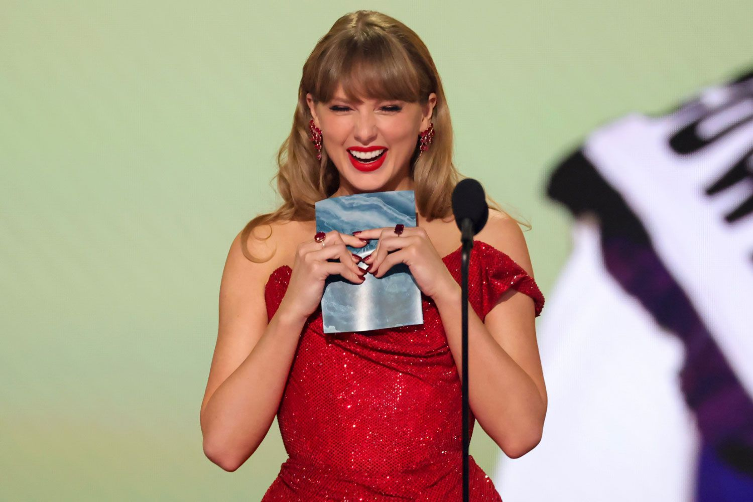 Taylor Swift Dazzles in Vivienne Westwood: A Glamorous Tribute at the 2025 Grammys