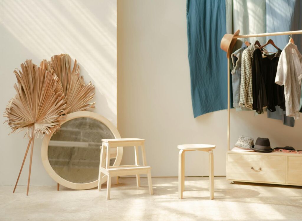 Explore a serene minimalist room with natural wooden decor, perfect for inspiration.