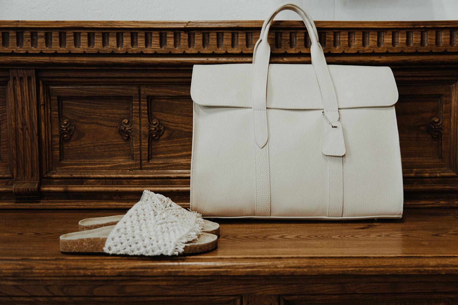 5 Handbag Trends That Will Define Winter Wardrobe Essentials