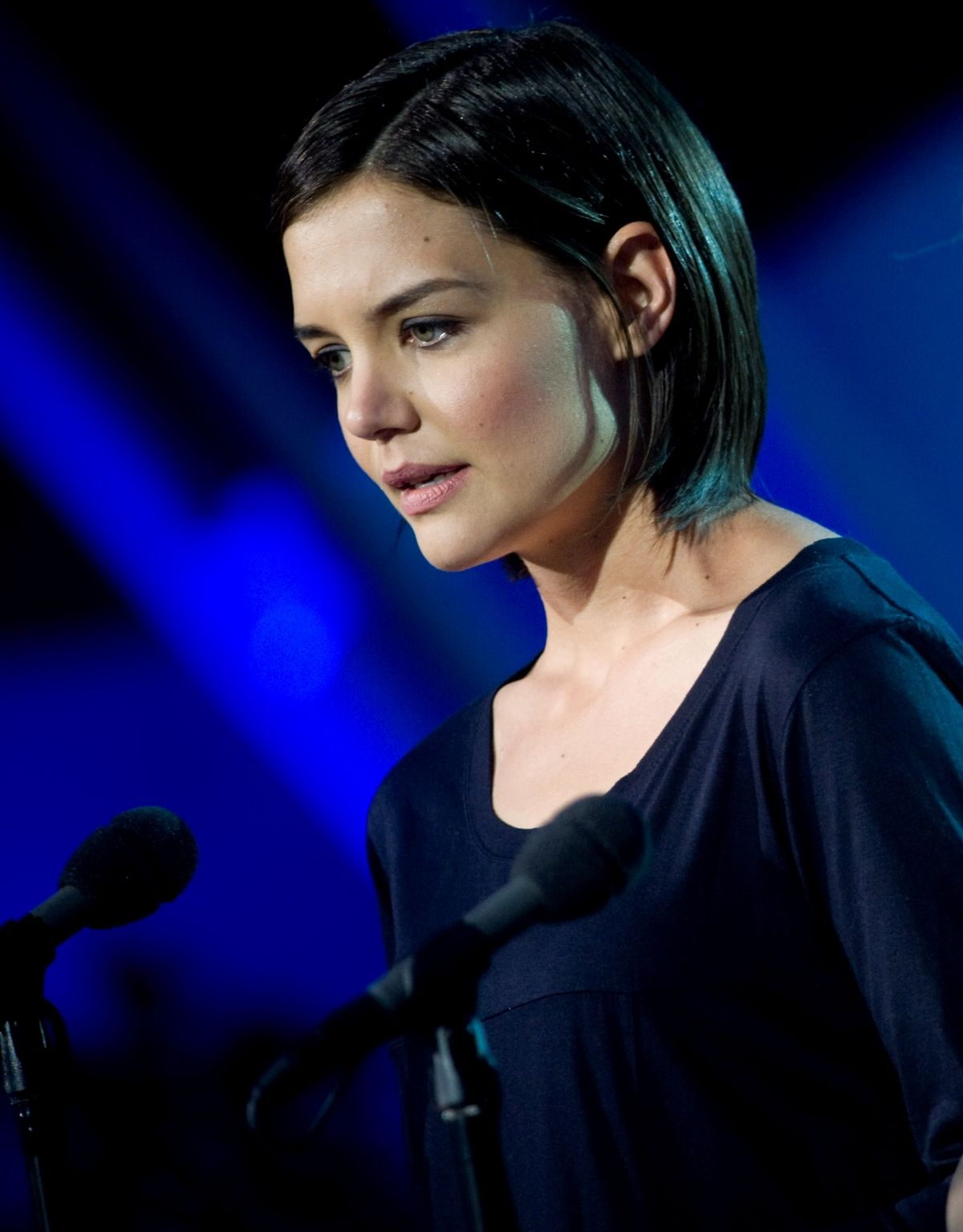 Katie Holmes Redefines Chic in Anti-Jeans and Hollywood’s Favorite Loafers