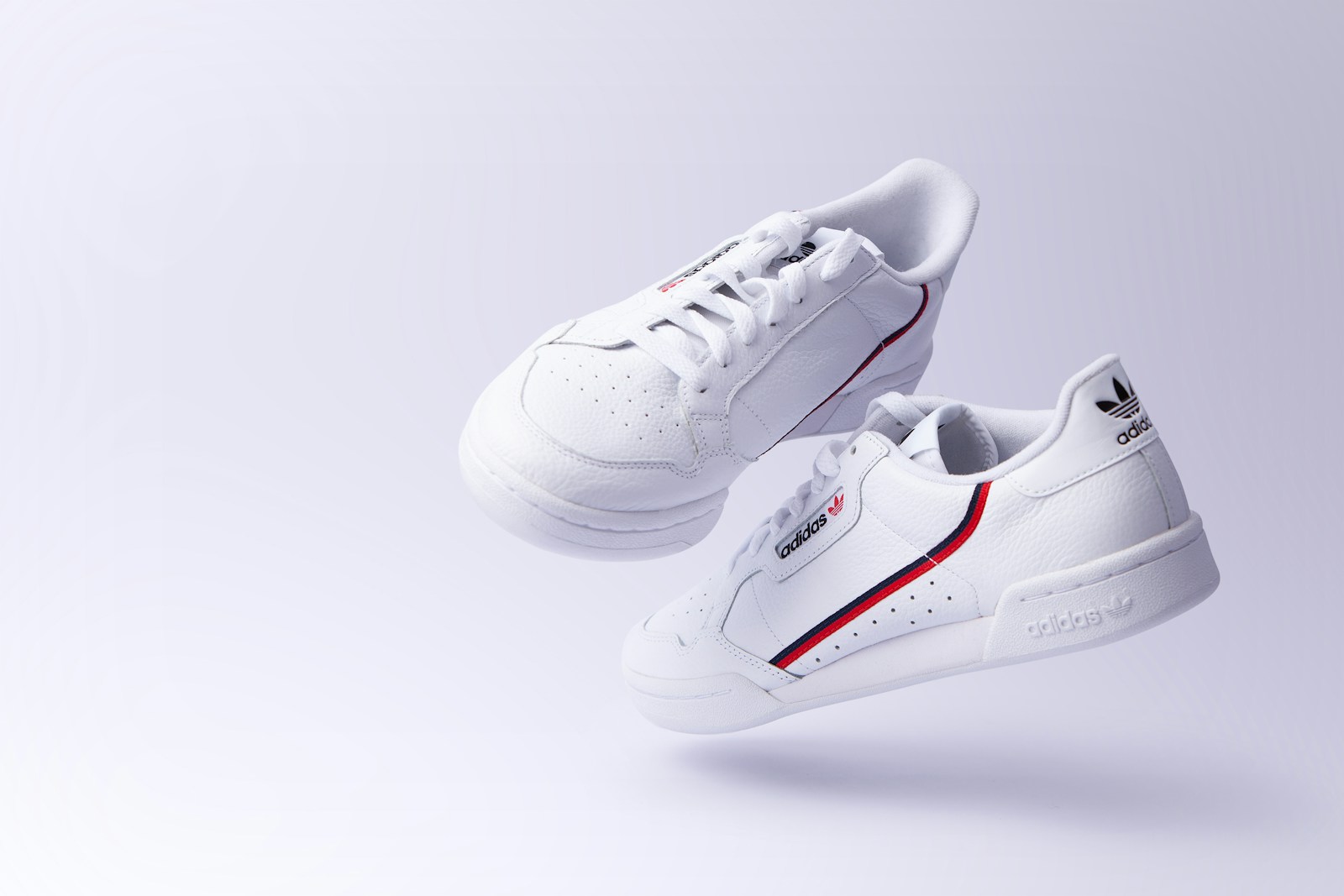 5 Stylish Ways to Wear Your White Sneakers in 2025 That Every Woman Must Try
