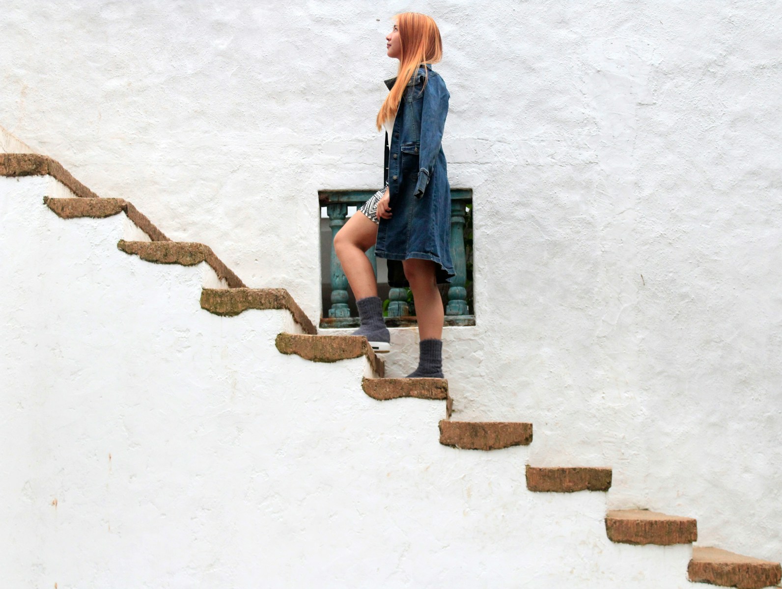 Casual & Chic: 5 Must-Try Styles for Women Over 60