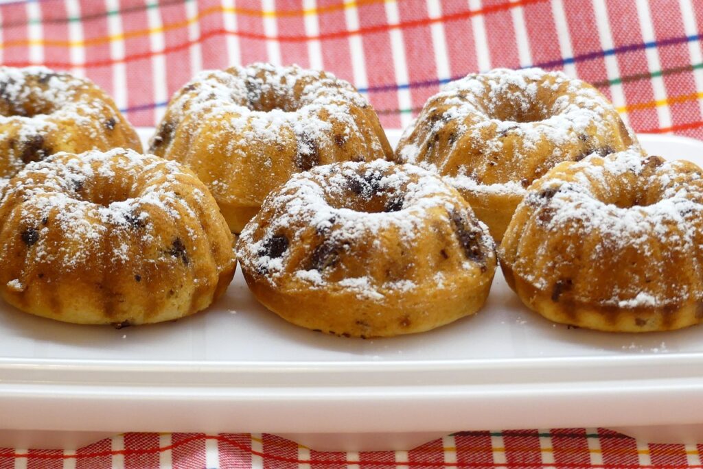 food, donut, dessert, refreshment, sugar, muffin, guglhupf, mini, cakes, powdered sugar, nibble, chocolate