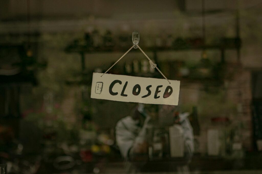 white and black stop sign