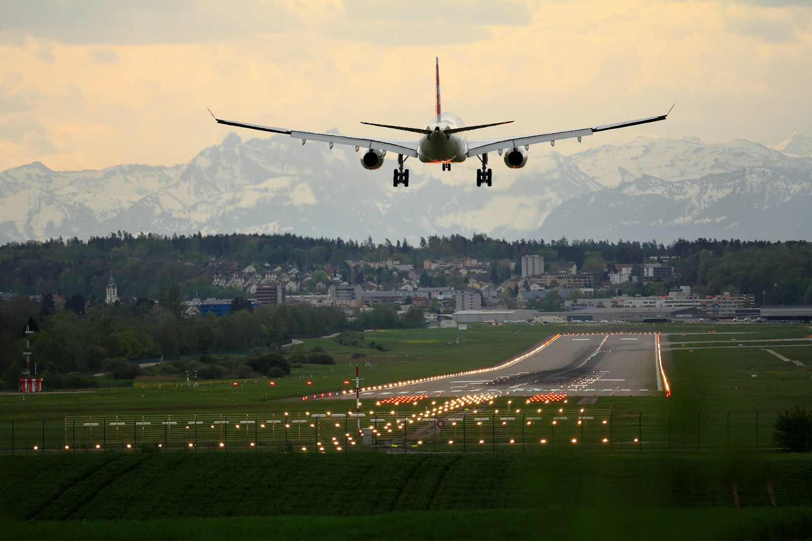 Chaos in the Cabin: Unexpected Turns on Recent Flights Due to Passengers and Even a Pilot’s Missing Passport