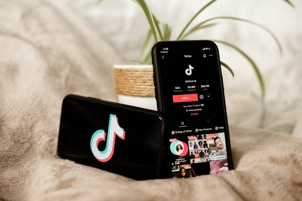 The Perilous Pursuit of Virality: When TikTok’s Gaze Turns to Poverty and Fuels ‘Slum Tourism’ Accusations