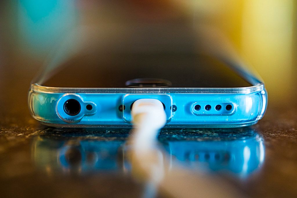150309-charging-cellphone-smartphone-blue.jpg