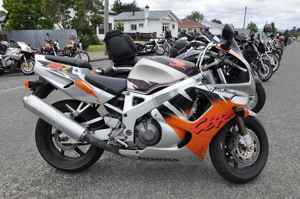 17. 1994 Honda CBR 900RR Fireblade