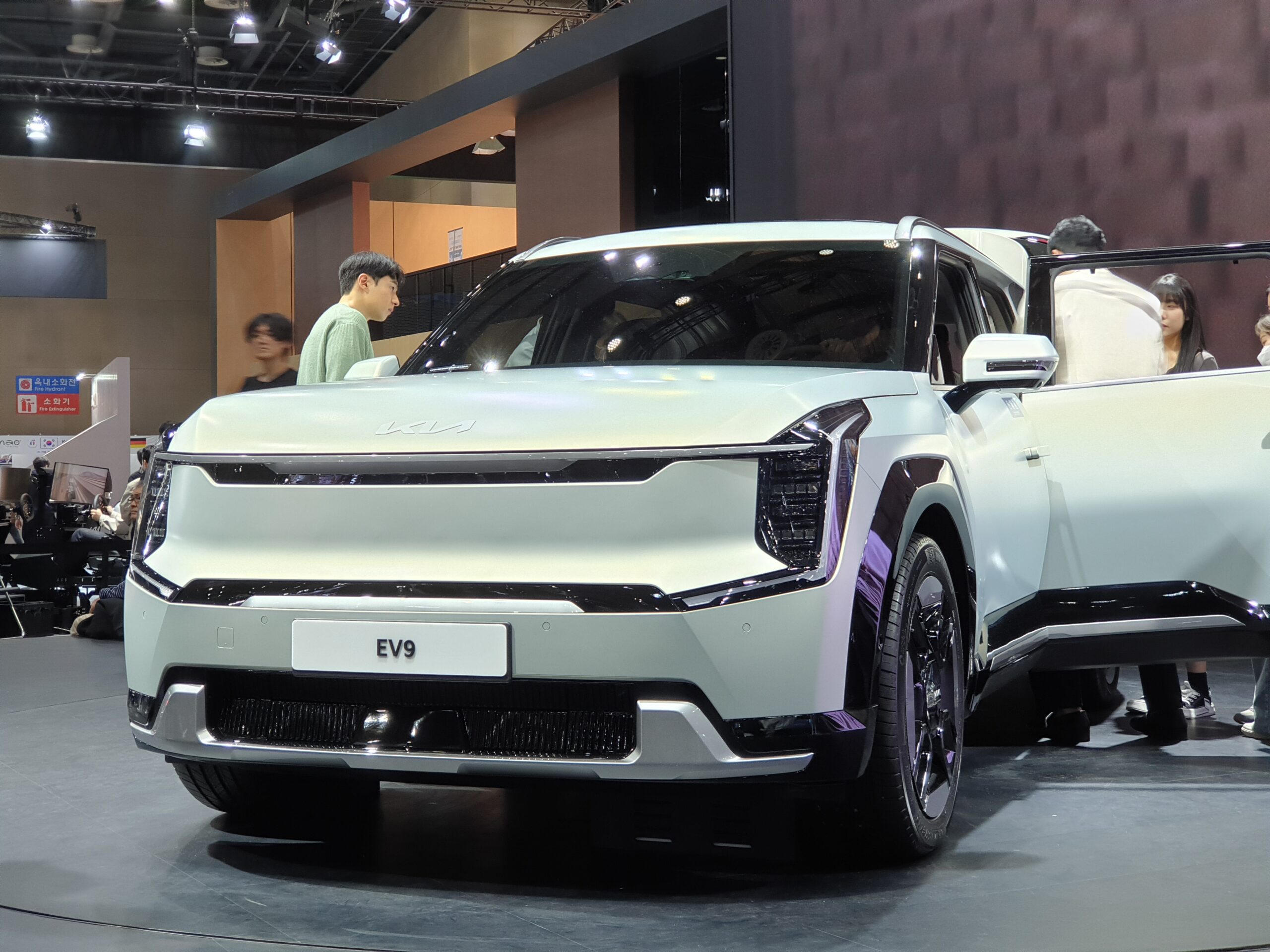 Kia EV9 Dealers Defy Manufacturer Plea, Add Up To ,000 Markups