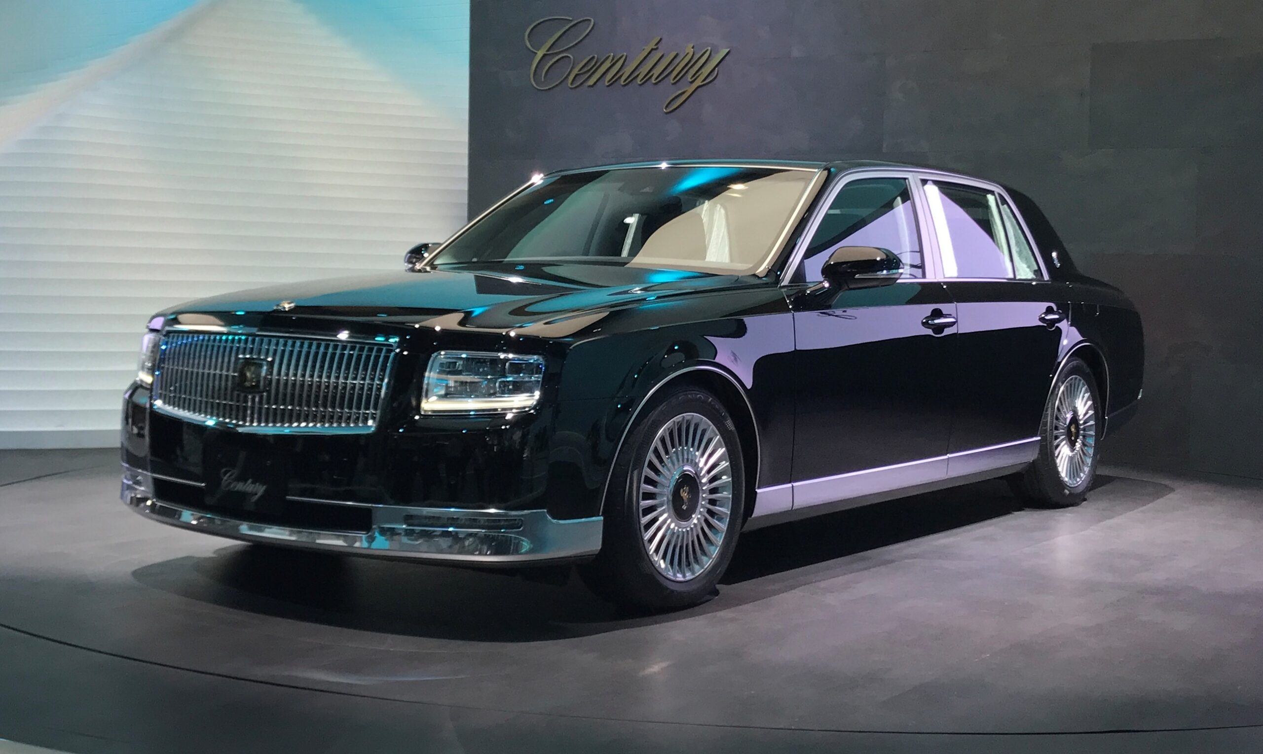 Toyota’s New Century SUV: Japan’s 0,000 Ultra-Luxury Rolls-Royce Rival