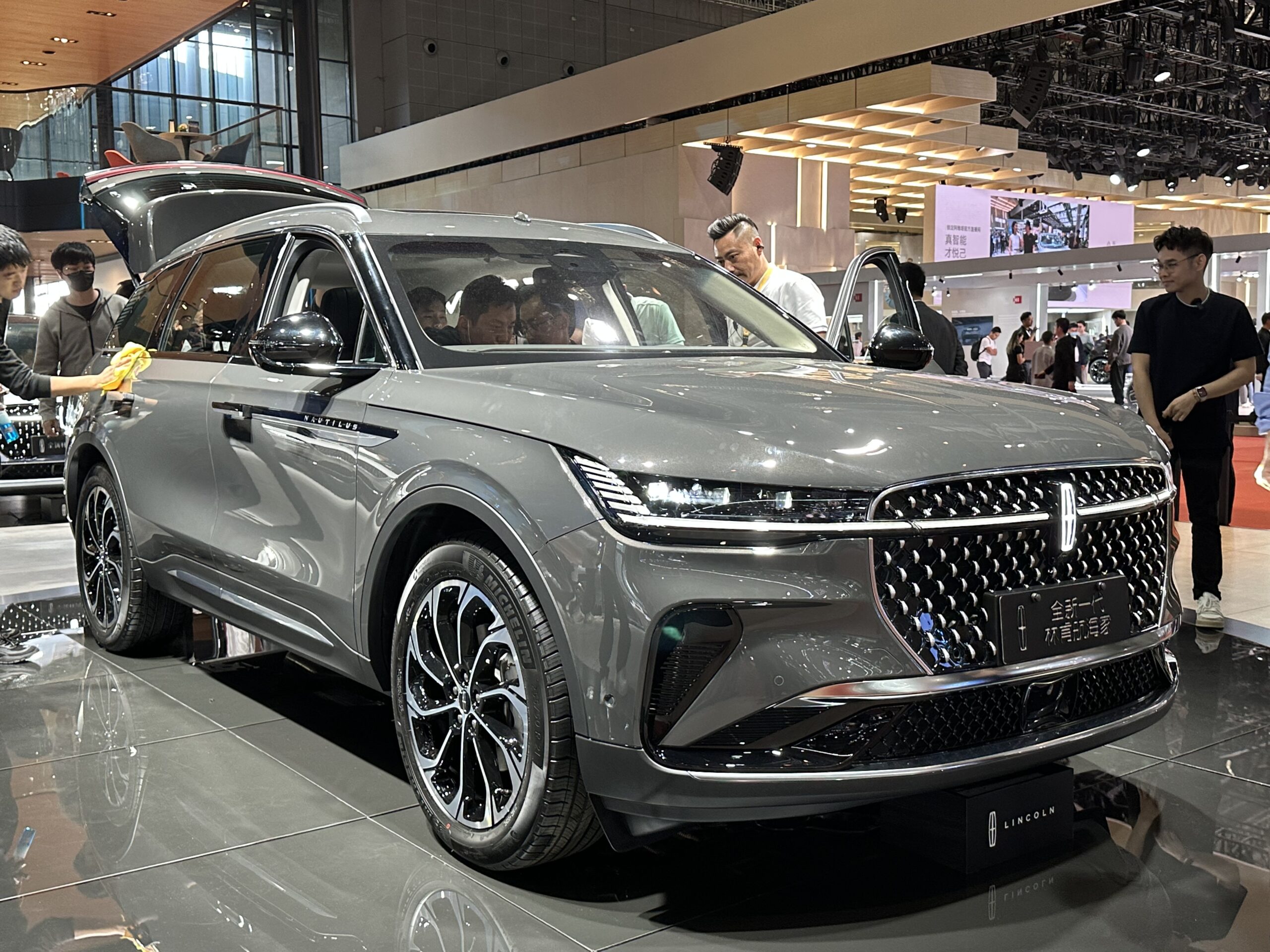 Lincoln Pauses EV Push, Focuses on Current Luxury Buyers’ Needs