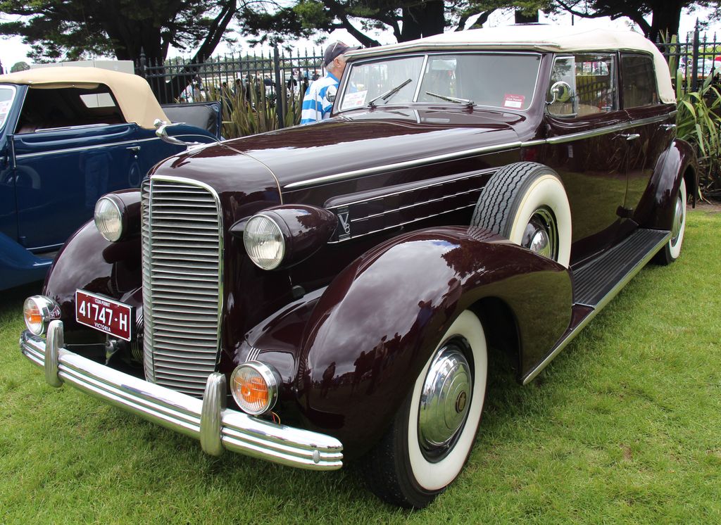 1936 Cadillac Series 70 4 door Convertible (15686599403) (cropped)