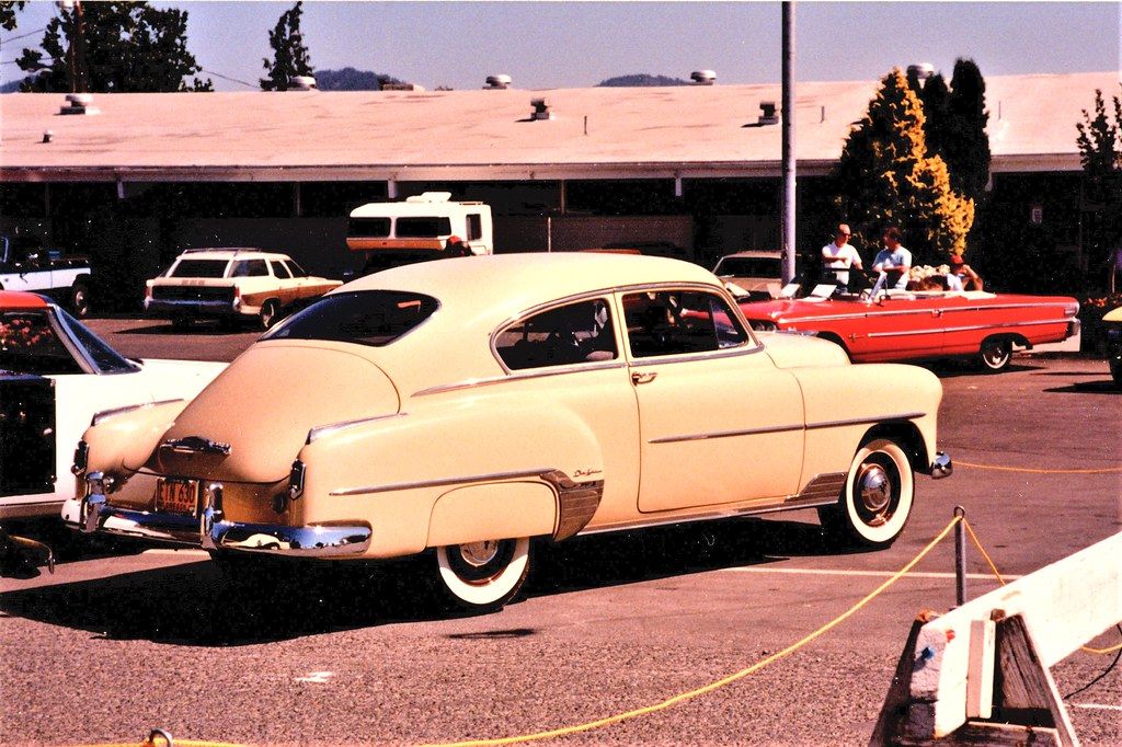 1952 Chevrolet Fleetline DeLuxe 2-Door Sedan