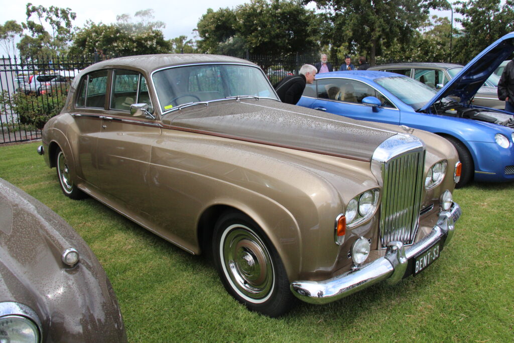 1964 Bentley S3 Saloon (32247688024)