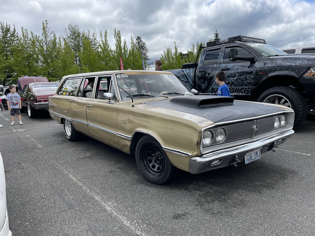 1967 Dodge Coronet station wagon