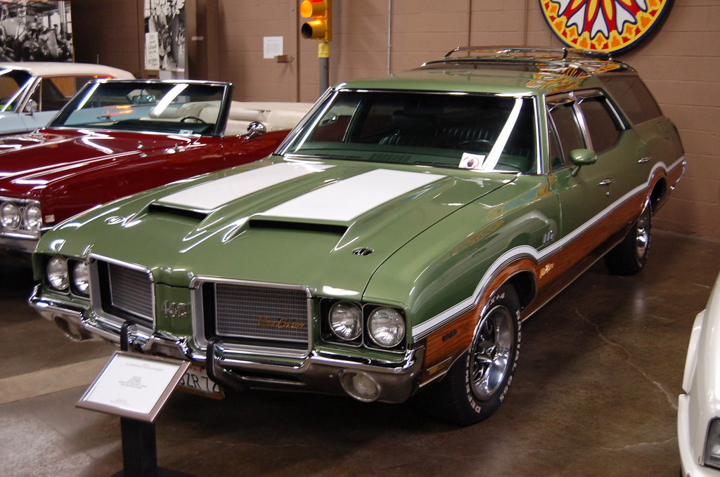1972 Oldsmobile Vista Cruiser Station Wagon R E Olds Museum 151 N