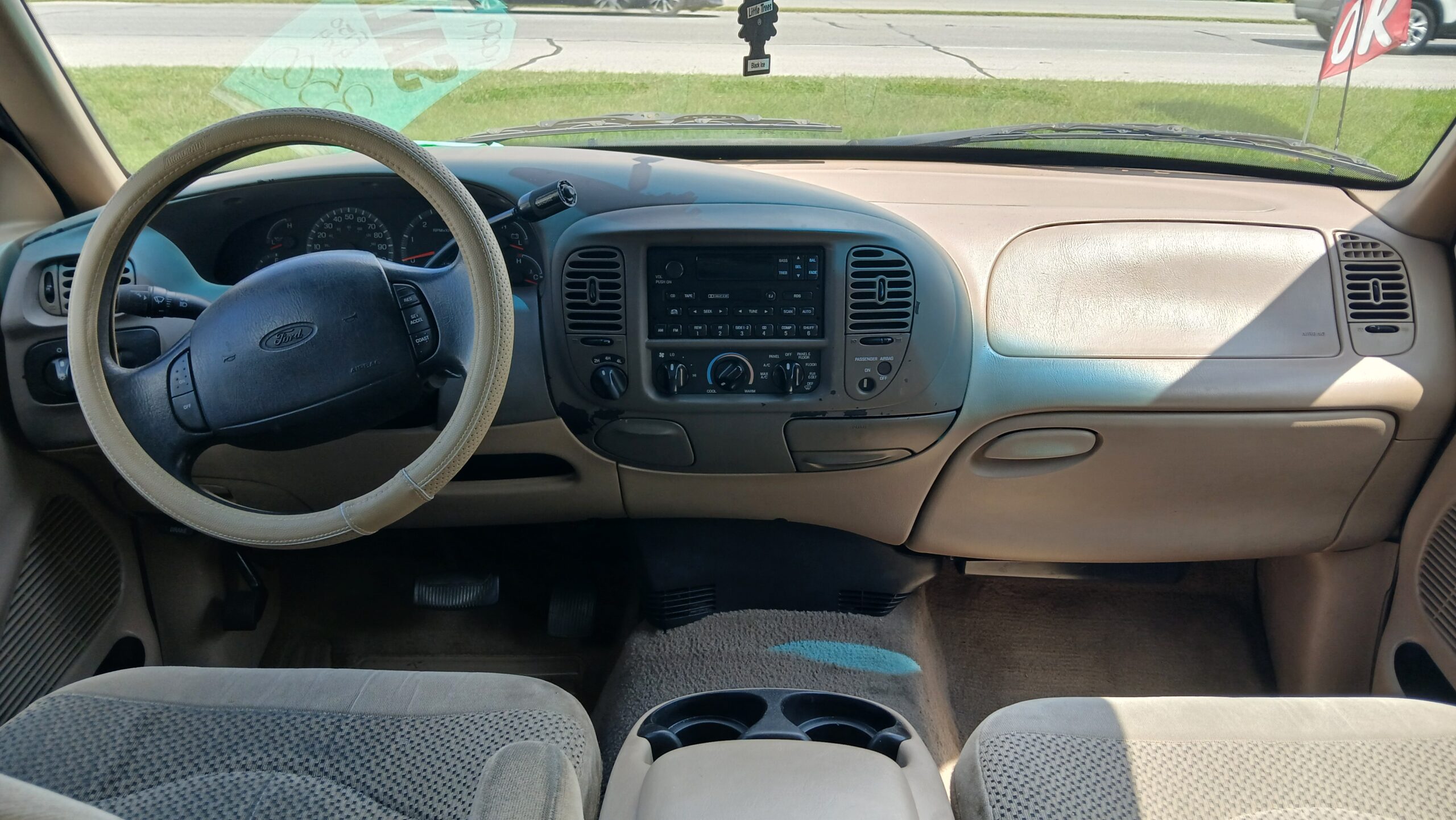 1999 Ford F-150 interior