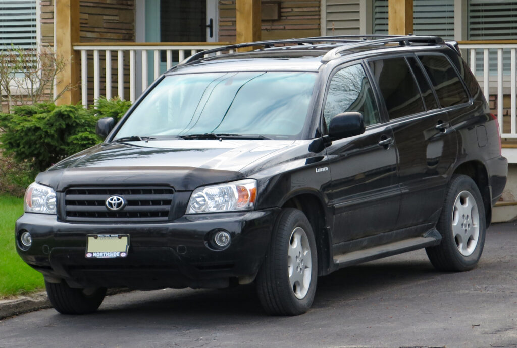 2004 Toyota Highlander Limited in Black Onyx, Front Left, 05-06-2023