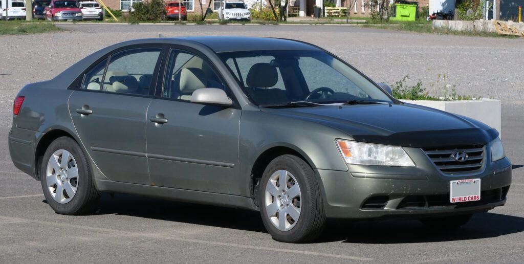 2009 Hyundai Sonata GL in Natural Khaki, front right, 2024-09-29