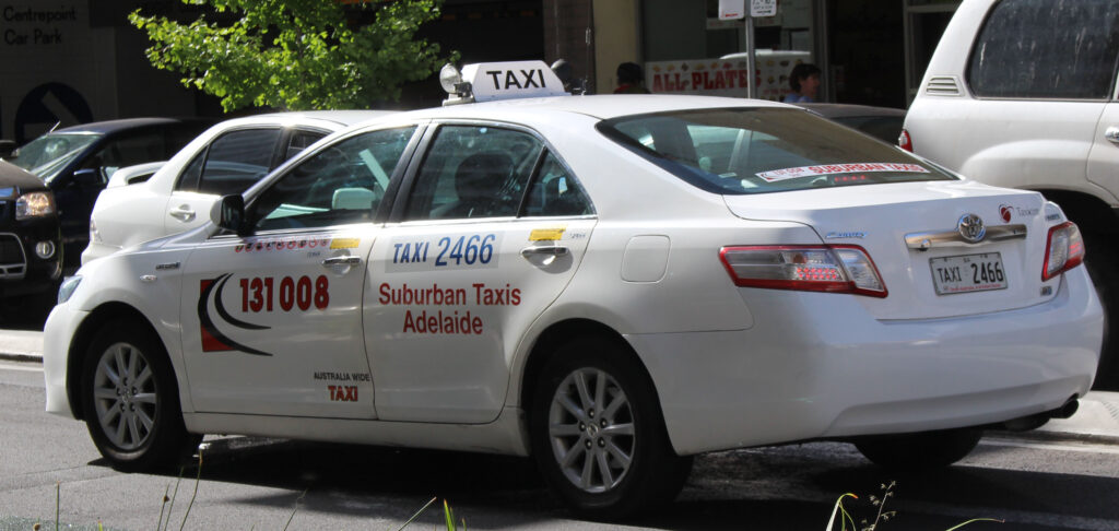 2010 Toyota Hybrid Camry (AHV40R MY10) sedan, Suburban Taxis Adelaide (2014-12-18)