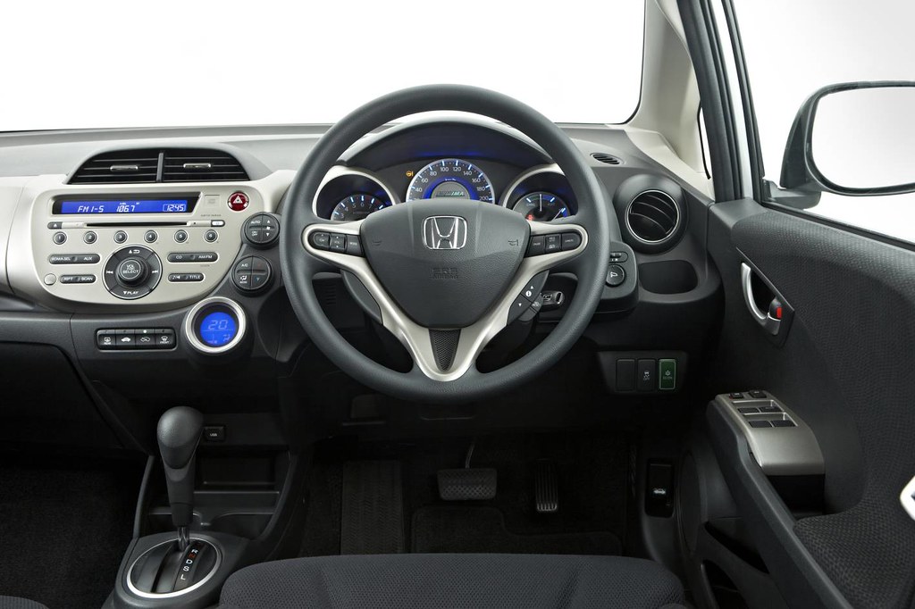 2013 Honda jazz Hybrid - First Drive