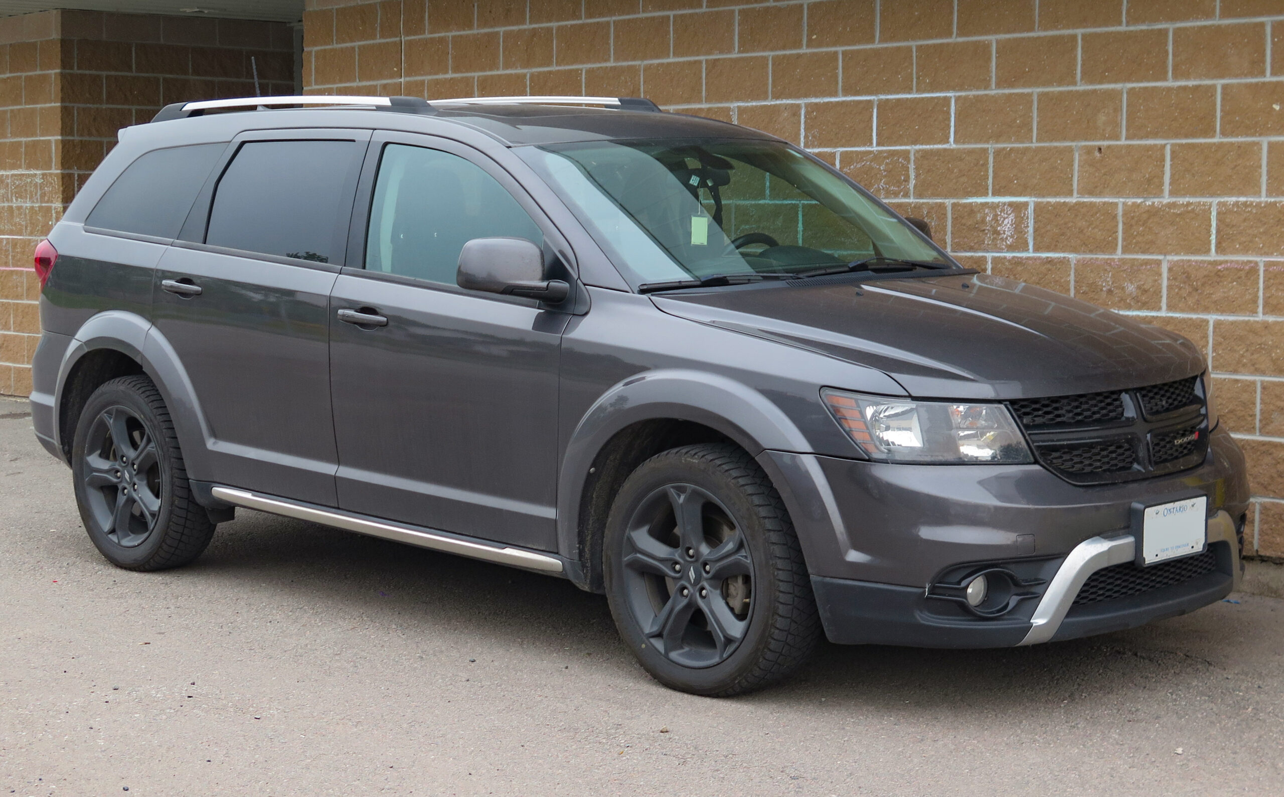 2018 Dodge Journey Crossroad FWD in Granite Crystal Metallic, Front Right, 2023-06-29