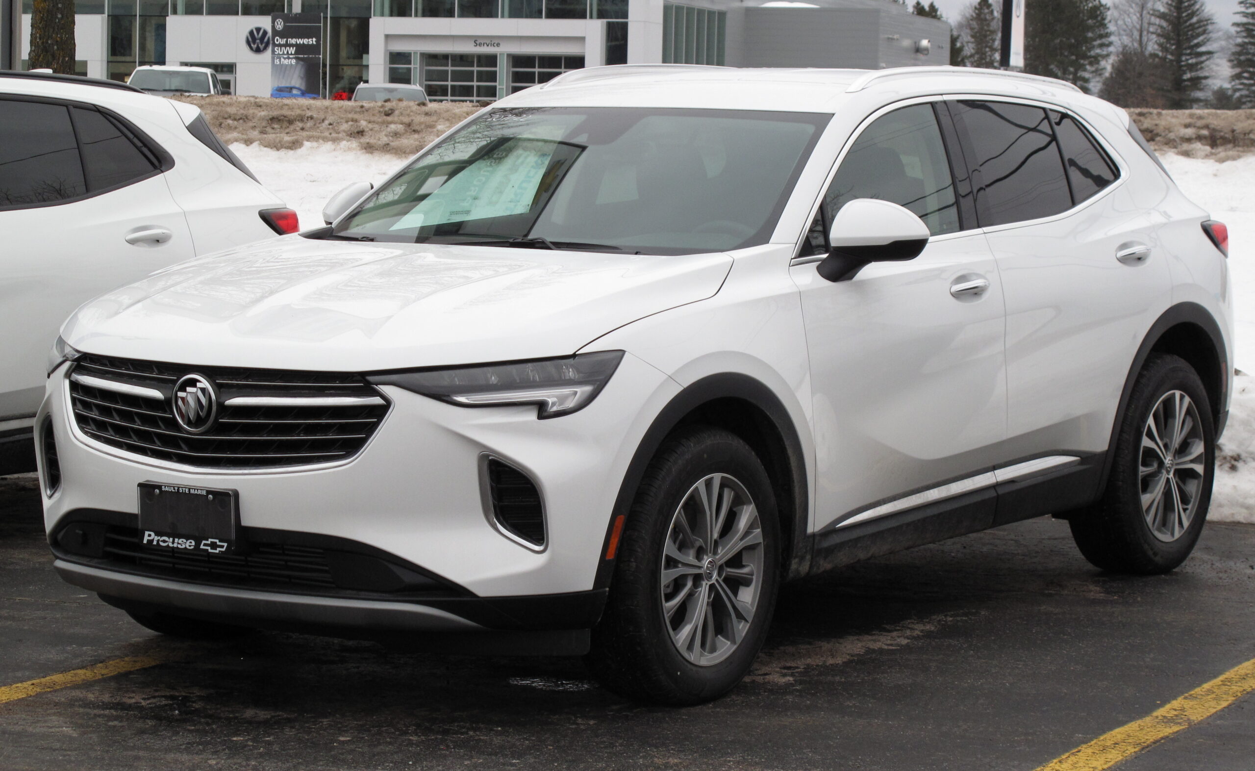 2022 Buick Envision Preferred in Summit White, Front Left, 12-25-2021