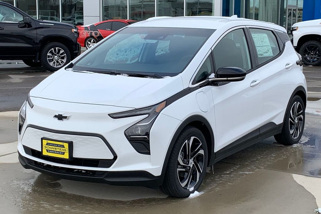 2022 Chevrolet Bolt EV (United States) front view