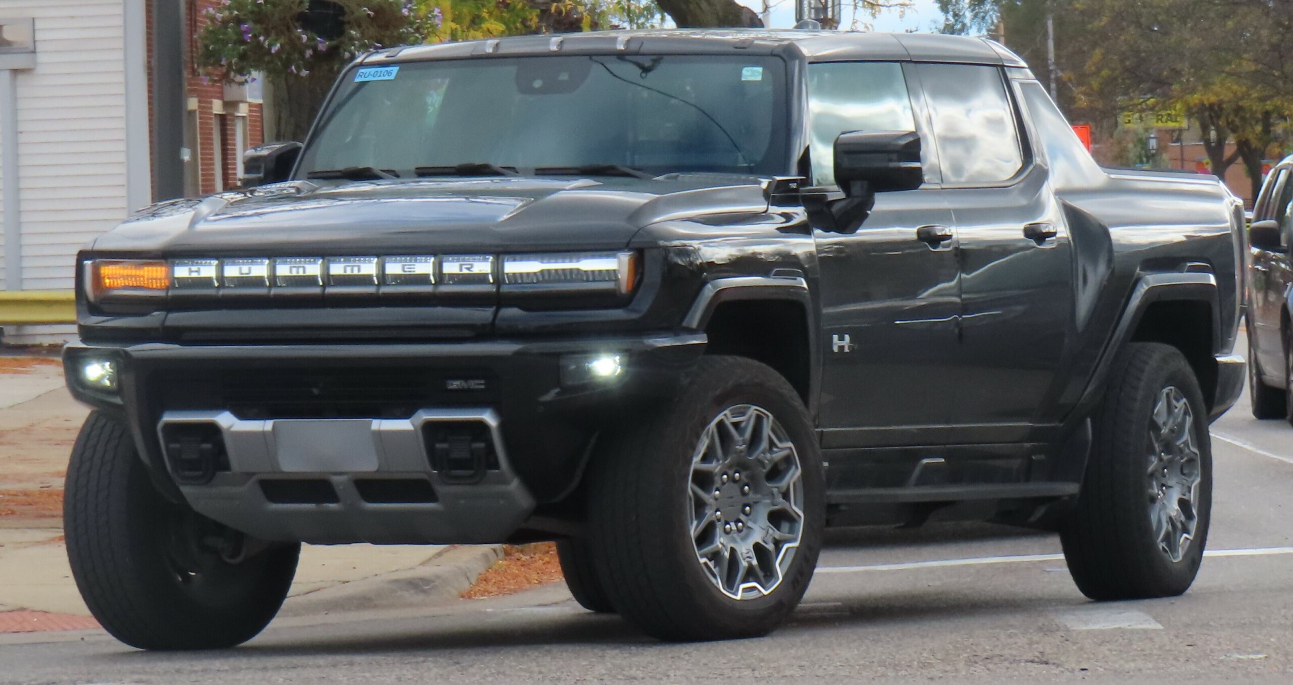 2022 GMC Hummer EV Truck (Black) (cropped)