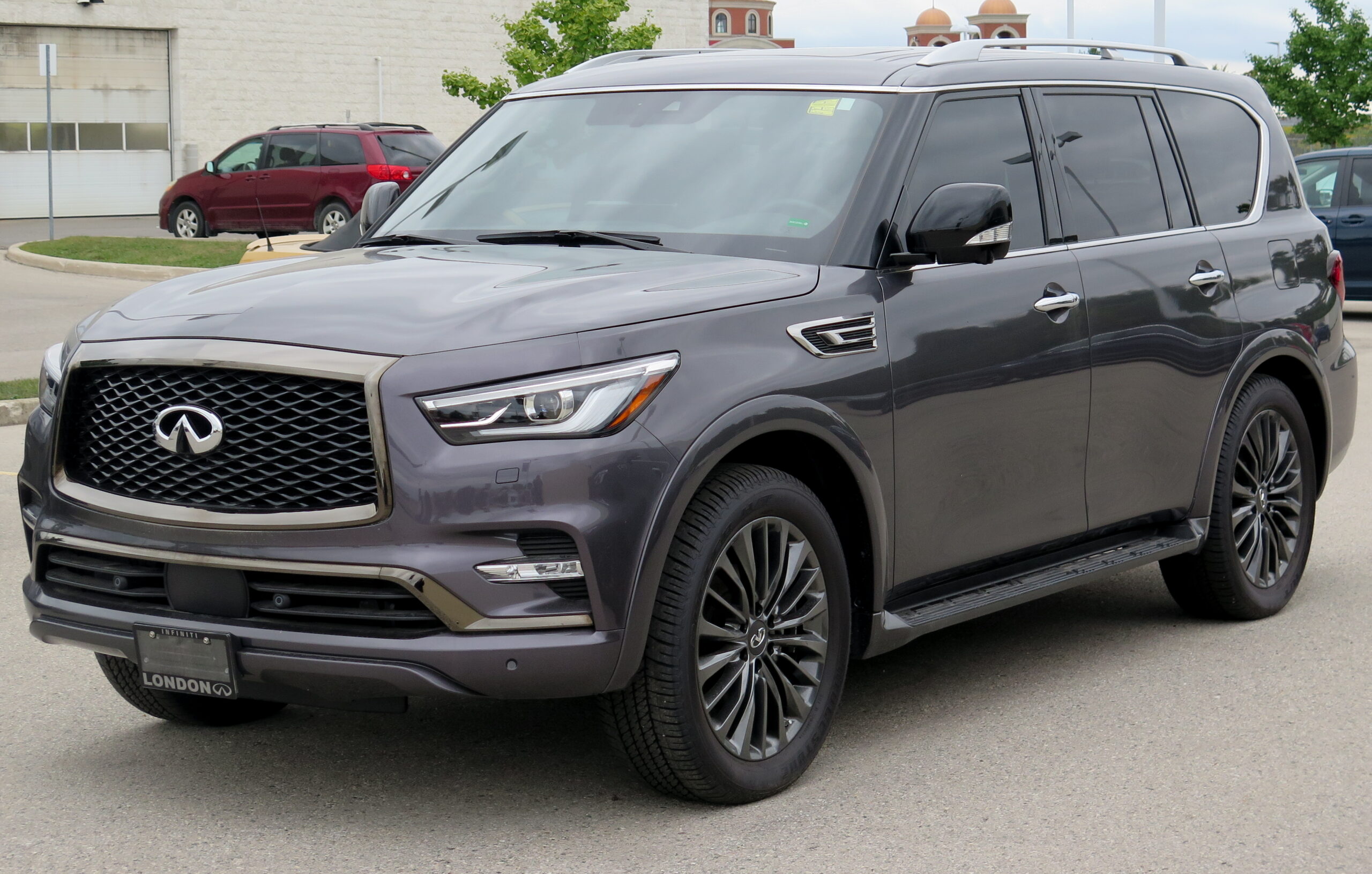 2022 Infiniti QX80 ProACTIVE 4WD in Anthracite Gray, Front Left, 09-05-2022