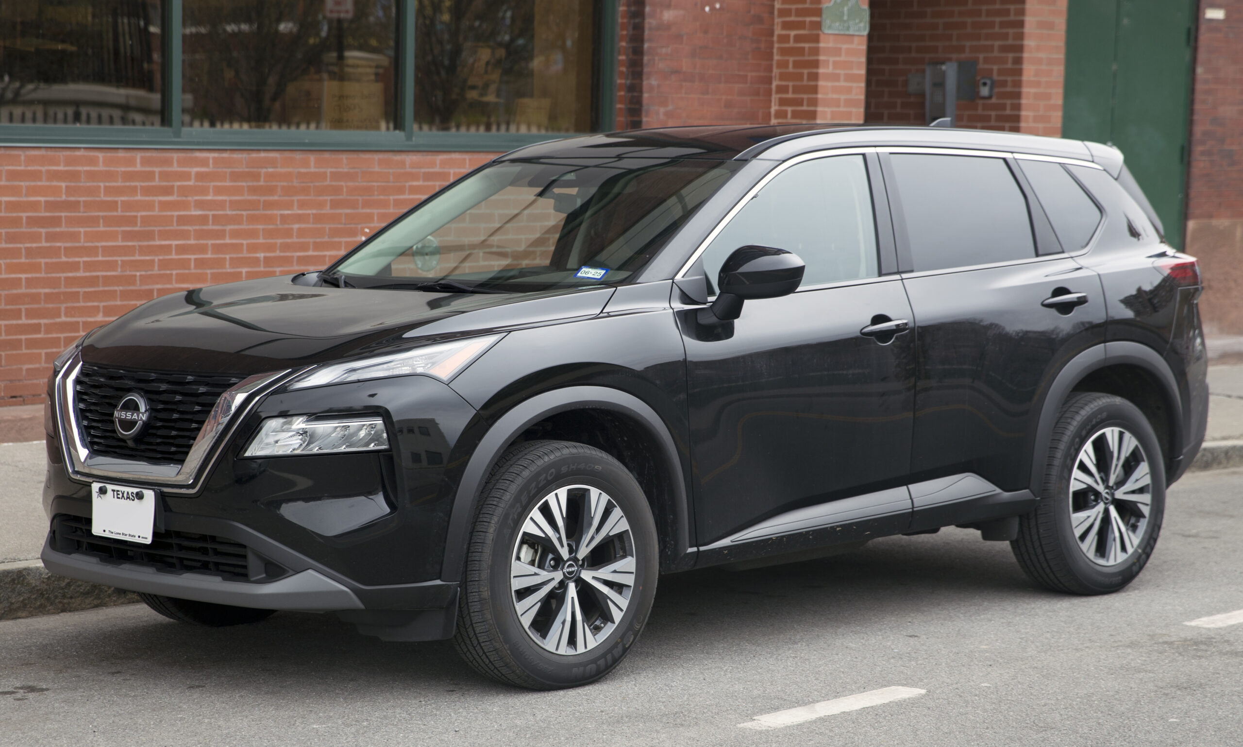2023 Nissan Rogue SV in Super Black, front left