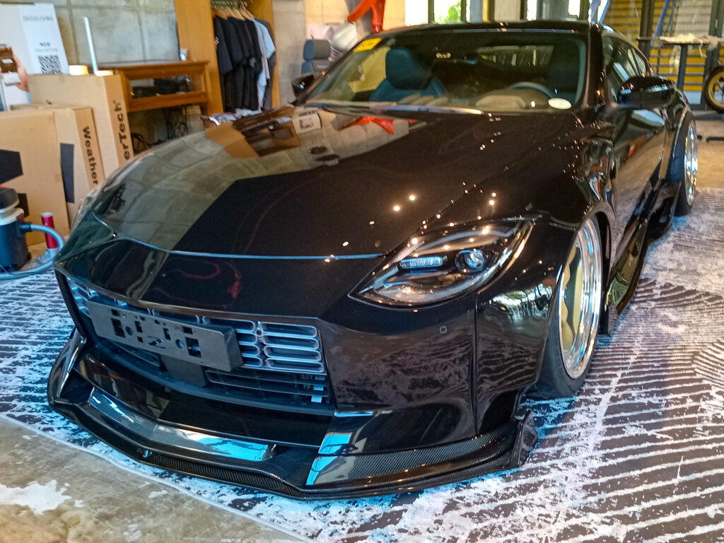 2023 Nissan Z RZ34 in Granite Black, front left, 05-05-2024