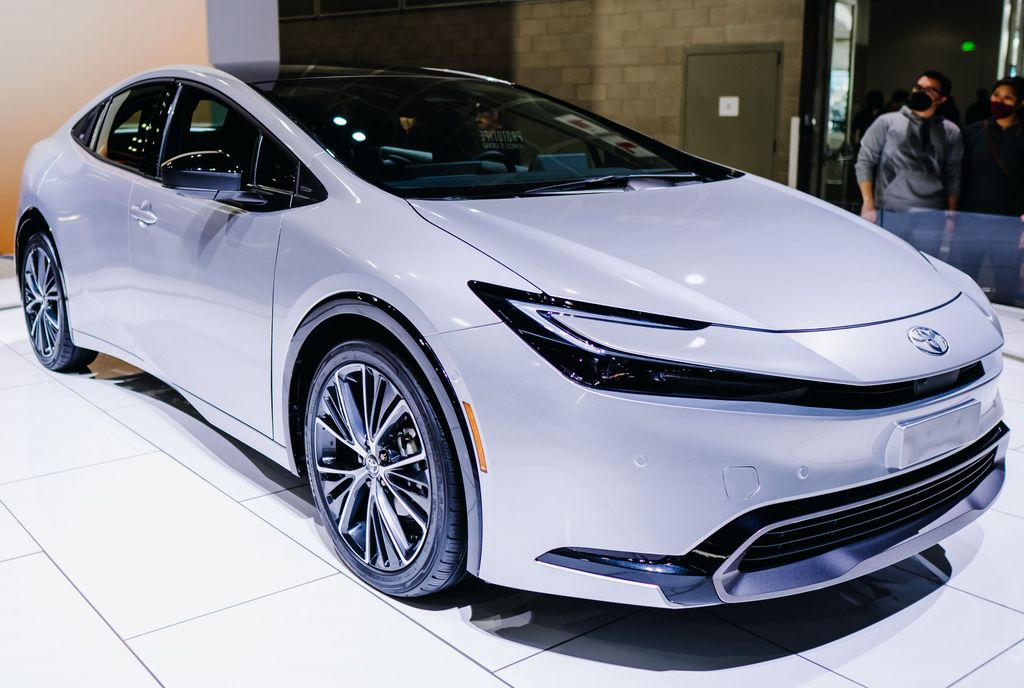 2023 Toyota Prius Limited in Cutting Edge Silver, Front Right