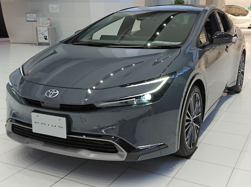 2023 Toyota Prius Z 2.0L HEV (3) (cropped)