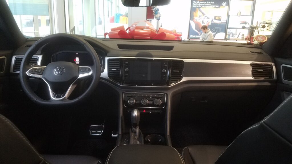 2023 Volkswagen Atlas Cross Sport interior