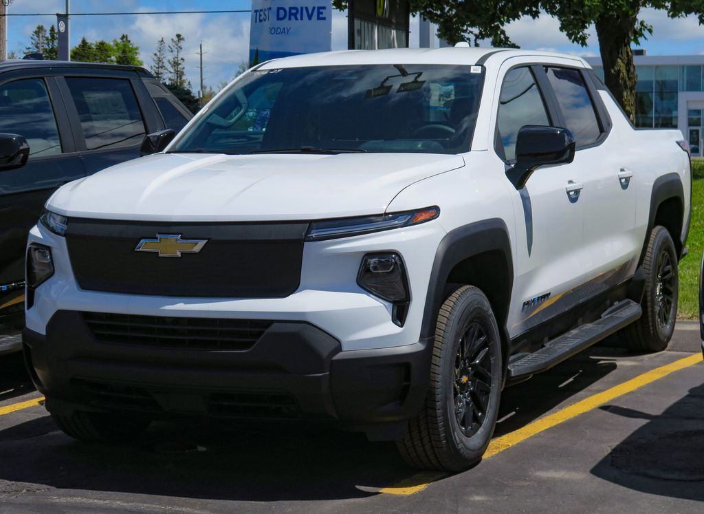 2024 Chevrolet Silverado EV 4WT AWD in Summit White, front left, 2024-06-30