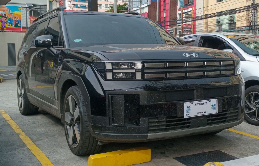 2024 Hyundai Santa Fe 2.5 GLS 2WD in Abyss Black Pearl, front right
