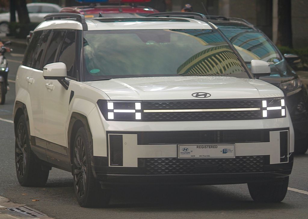 2024 Hyundai Santa Fe 2.5T Calligraphy AWD in Creamy White Pearl, front right
