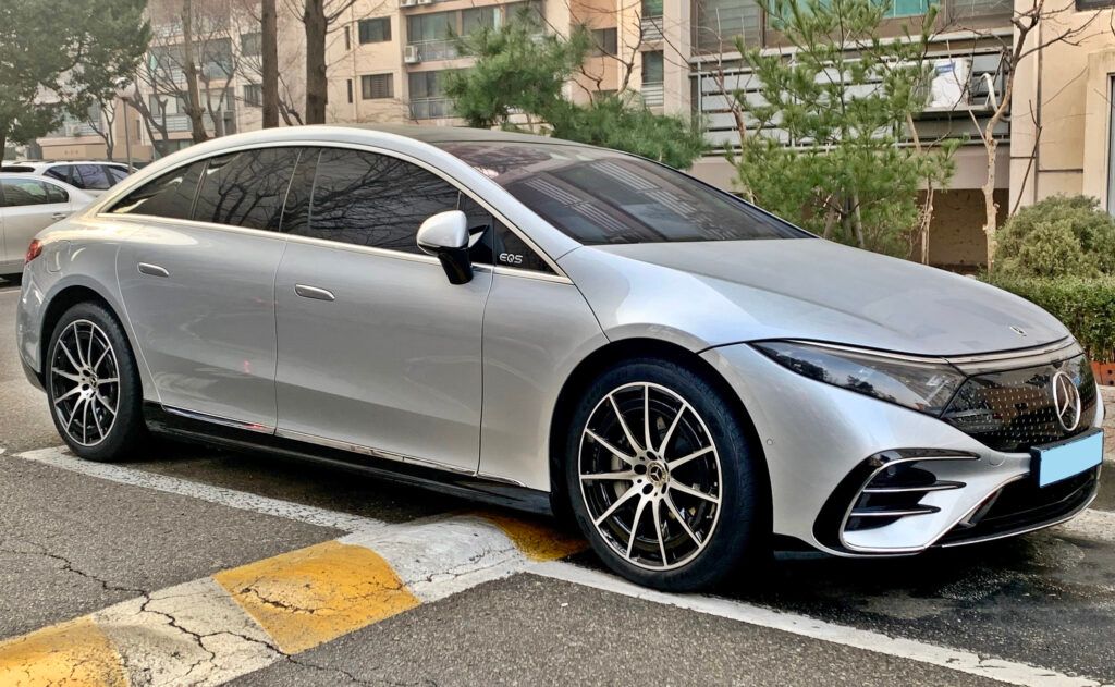 24 Mercedes-Benz EQS V297 1
